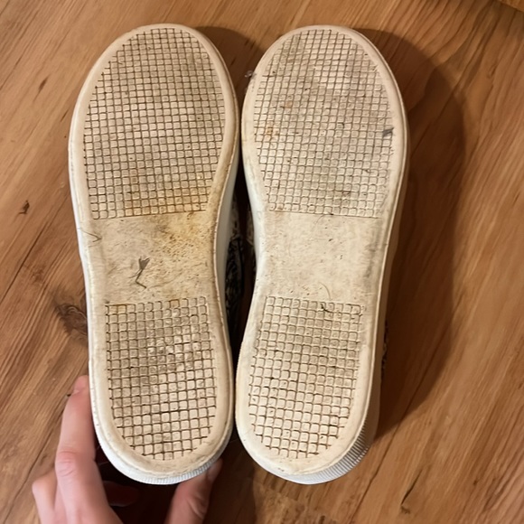 Steve Madden platform slip on
Size 10 - Picture 4 of 6